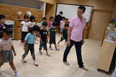 Teaching at preschool kids in Japan