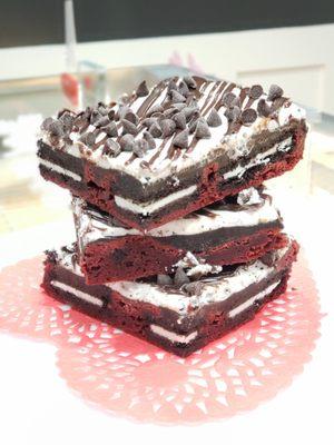 Red Velvet Oreo Brownies