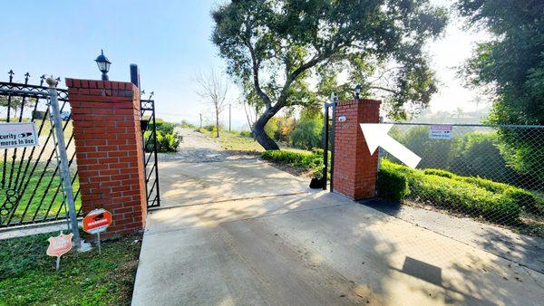 Customer's front gate is far away from the house, so we put WiFi Bridge and hook up to 2 UHD camera to cover the gate for both directions.