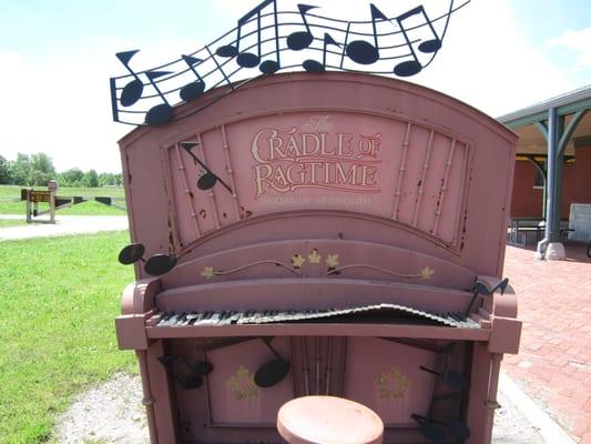 ragtime tribute outside the Depot