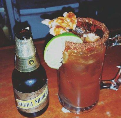 Rica Micheladas con Camarones