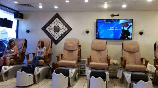 Best nail salon ever been to!