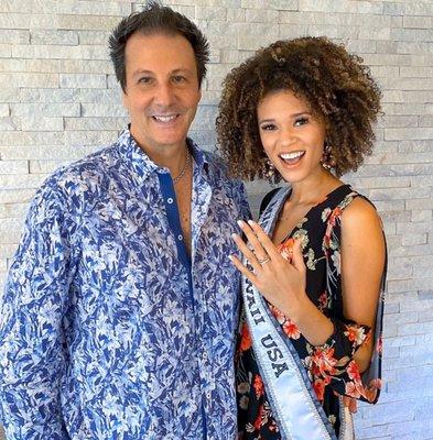 Miss Hawaii USA 2020 Samantha Neyland receiving her custom crown ring as her prize.