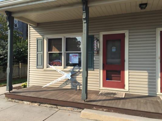 Storefront, photograph of Leo's barbershop.