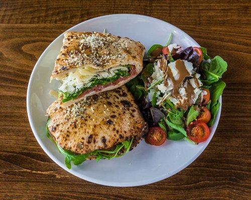 Piccante
homemade focaccia or ciabatta bread, San Daniele prosciutto crudo, spicy salame, mozzarella, arugula, shaved parmigiano Reggiano