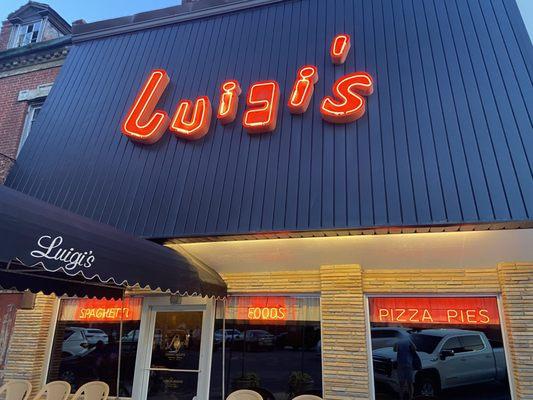 Luigi's Midcentury Modern sign and facade