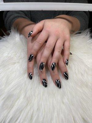 Love this black and white nails