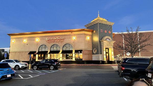 The Cheesecake Factory  75 Middlesex Turnpike #1067 A, Burlington, MA 01803