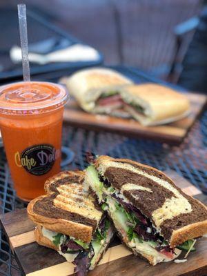 Carrot/apple juice & the Mediterranean sandwich did not disappoint!