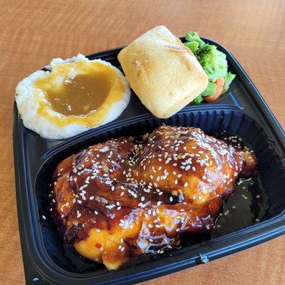 Thai garlic chicken with mashed potatoes and broccoli