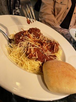 Spaghetti w/ meatballs