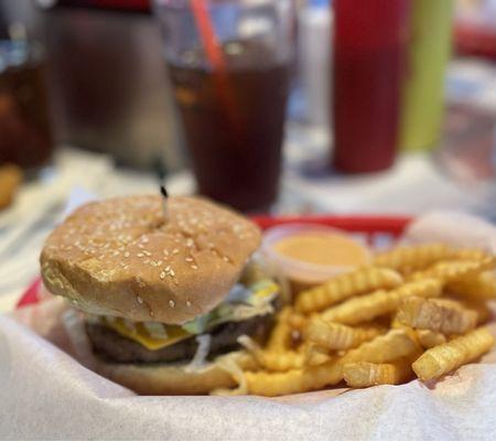 Cheeseburger & fries