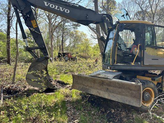 Volvo 160 excavator clearing land