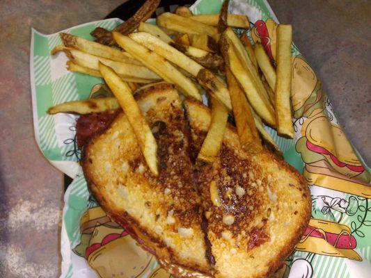 Patty melt w/ homemade fries