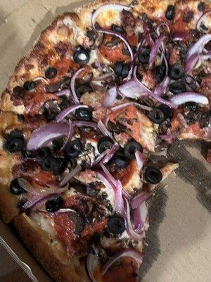 New York Special Pizza , minus green bell peppers substitute red onions in size Medium .