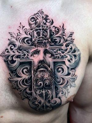 Black and grey tattoo of a crowned Jesus figure. Perfect blend of detail and symbolism. #TattooArt #BlackAndGreyTattoo #TattooInspiration