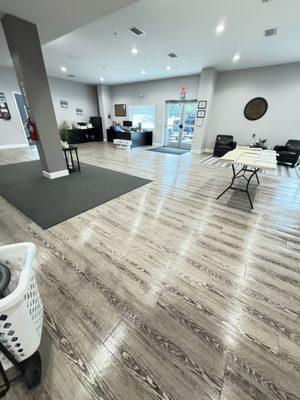 Sparkling office floors, services on a biweekly basis.