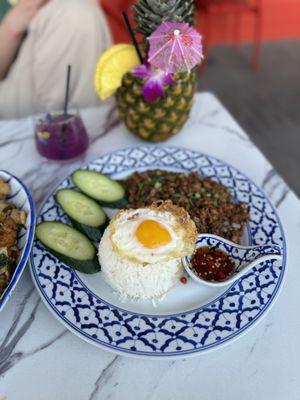 ig: @whatsviveating  |  stir fried thai basil chicken