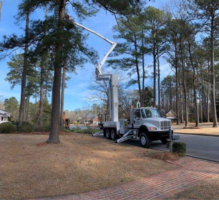 105' bucket truck