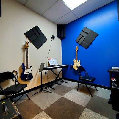 Lesson Room For Keys, Bass, Guitar and Vocals