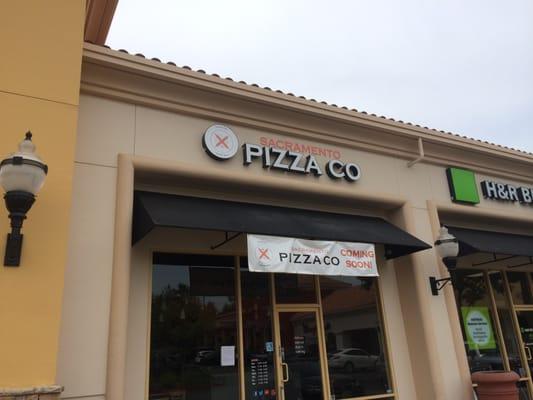 Sacramento Pizza Company sign installed by Capital City Signs