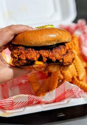 Fried chicken sandwich (level - damn hot)