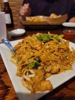 Burmese noodles w shrimp.