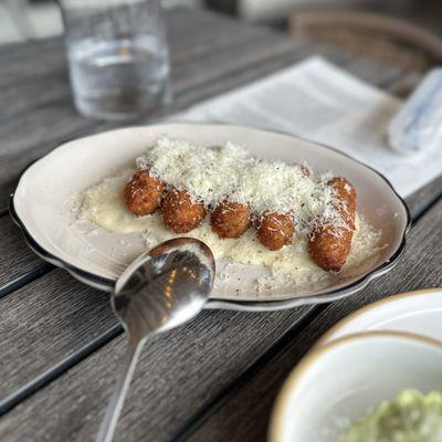 Cacio e pepe arancini