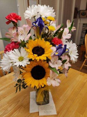 Cheerful Spring arrangement from cousin To mom