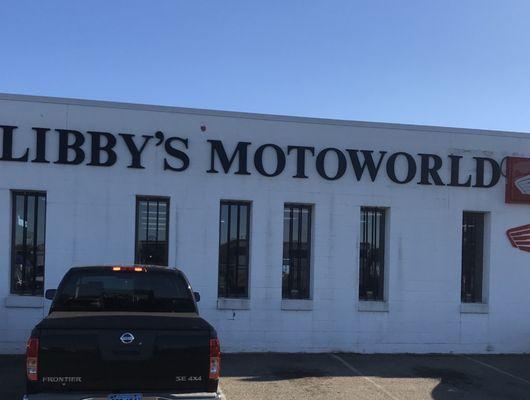 Getting oil & filter @ Libby's in New Haven to prep Ms. Honda for winter hibernation.