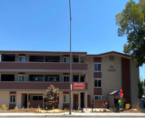 exterior view of 100 Union Ave Apartments