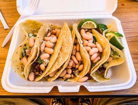 Tacos de carne asada.