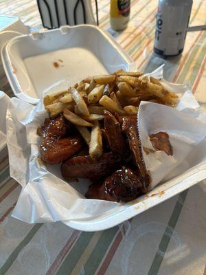 Sweet heat whole wings with Cajun fries