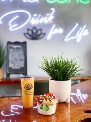 Coconut pudding bowl & sugar cane | IG: happyfoodieoc