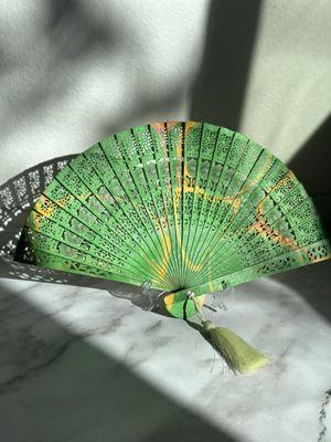 Hand fan marbling