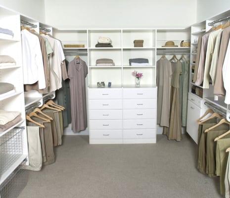 Walk in closet w drawers