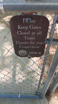 Please keep gate closed at all times