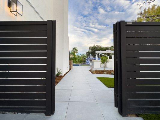 Modern privacy fence