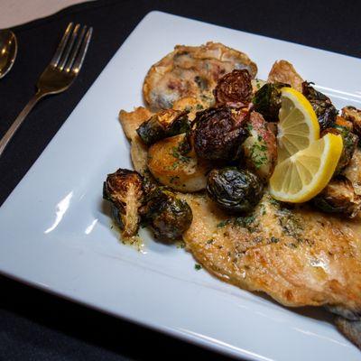 CAST IRON SEARED RAINBOW TROUT
Roasted Brussels sprout, parslied potatoes & lemon-garlic butter