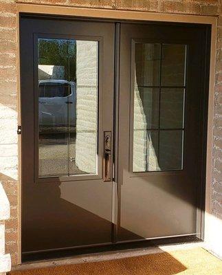 Classic & Contemporary Provia Steel Door for the nice contrast with the Brick exterior