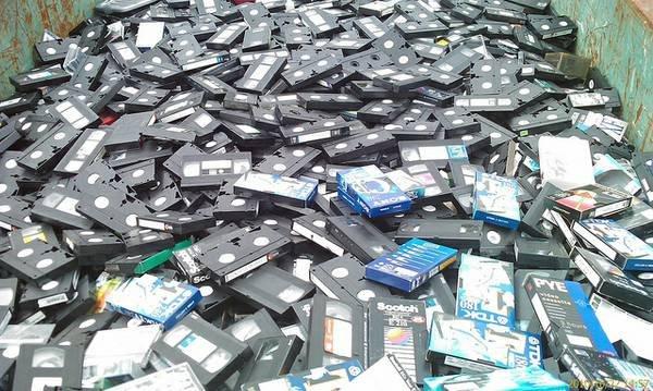 Video tape transfer service. Convert tapes to digital or DVD. VHS, VHSC, 8mm, Hi8, MiniDV camcorder camera tapes