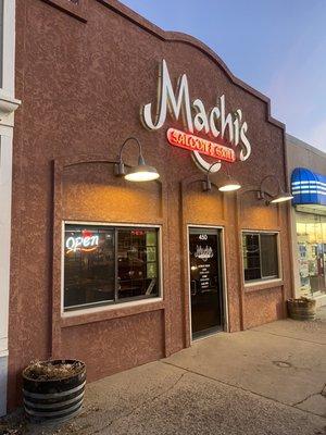 Machi's Saloon & Grill