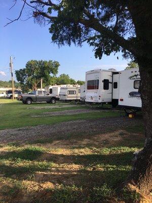 Clean, friendly service . A nice spot at the edge of town right off of US 75 and I-40 close to everything