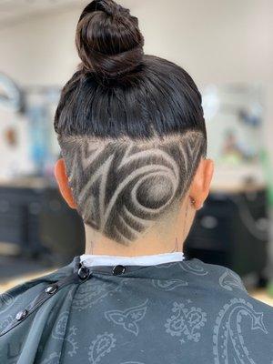 Women's undercut with design