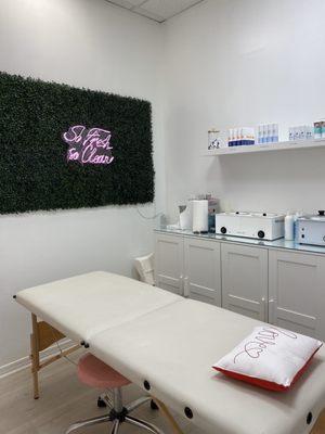 I love coming to Sheila Skincare for all my wax needs. Her room is very cute, clean and organized.