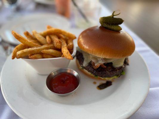 Hamburger with fries