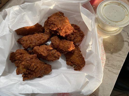 Mild well done 10pc wings, with ranch on the side