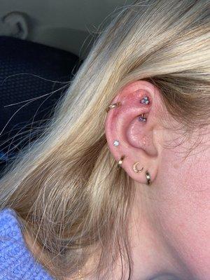 Rook piercing replaced here with their jewelry!