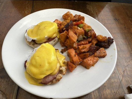 Eggs benedict