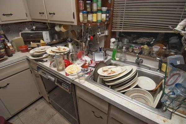 Got Dirty Dishes? Your Mom On Call Professional Mom Services gets rid of the mess!Call us today.